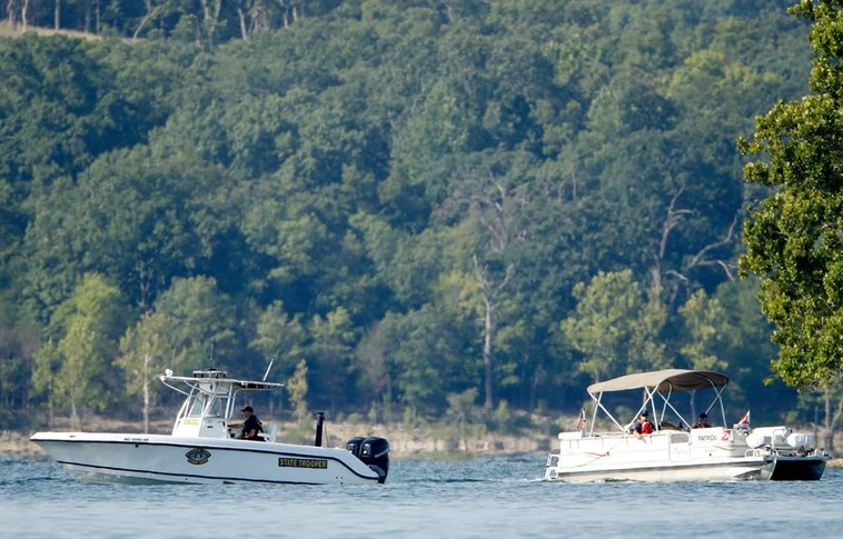 Tizenhét halálos áldozata van a missouri hajókatasztrófának