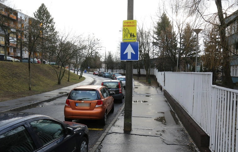 Egyirányú lett a Hajós Alfréd utca egyik szakasza