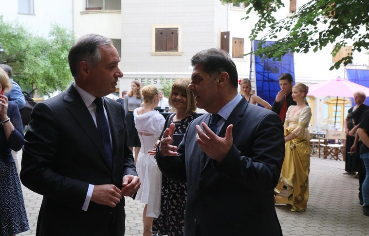 Modern zenei csemege – három horvát naranccsal