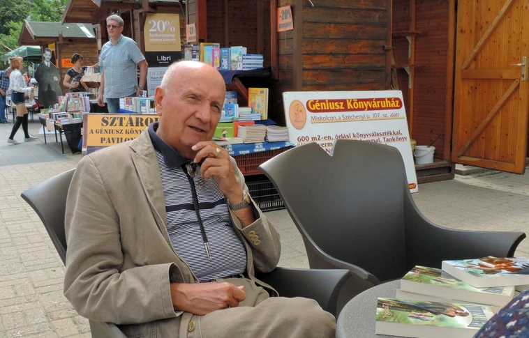 „Adjanak alám egy tevét, elém egy sivatagot” – Interjú Lőrincz L. Lászlóval