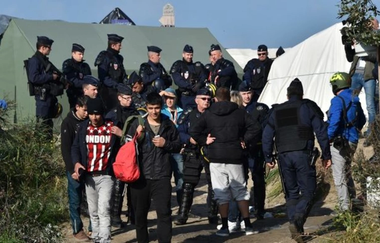 Katonailag képzett terrorista migránsok akartak Magyarországra jönni