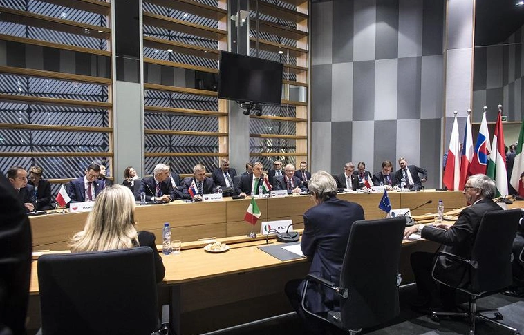 Orbán Viktor kormányfő helyzetjelentése Brüsszelből