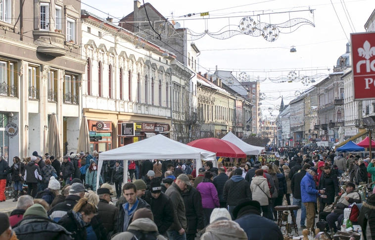 Verőfényes napsütés fogadta Miskolc belvárosában a régiségvásár látogatóit