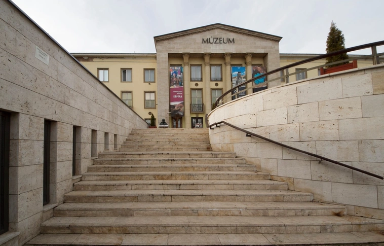 Karbantartás a „Pannon-Tenger Múzeum” Kiállítóépületben