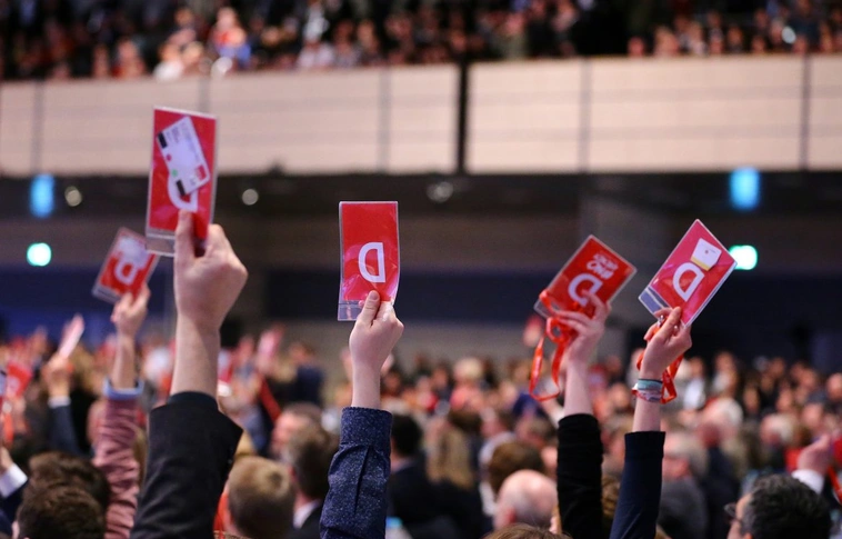 Megszavazták a német szociáldemokraták a koalíciós szerződést