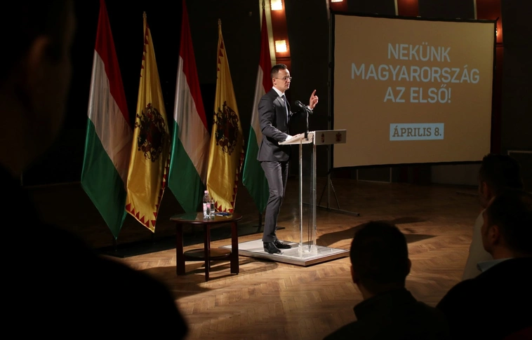 Szijjártó Péter: a magyar emberek biztonsága az első