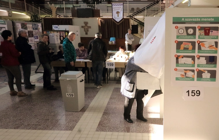 Az átjelentkezők szavazatait zöld borítékba kell tenni