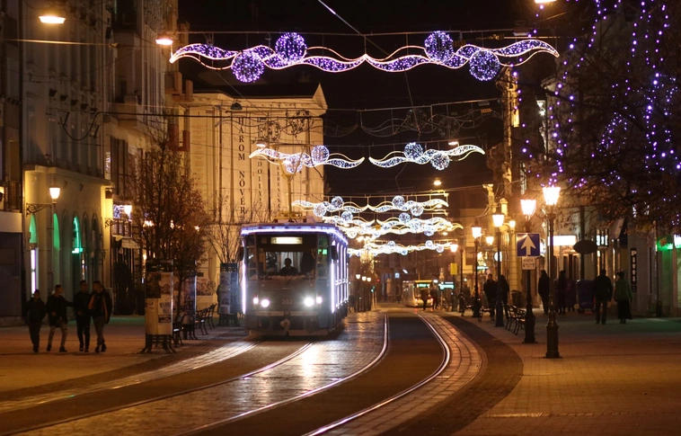 Élőzene hétvégén az adventi villamoson