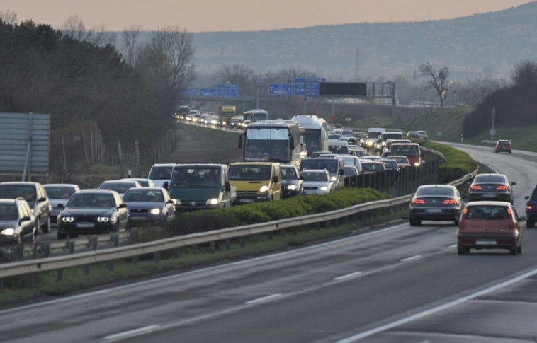 Egy ember meghalt az M3-on történt balesetben (Frissítve!)