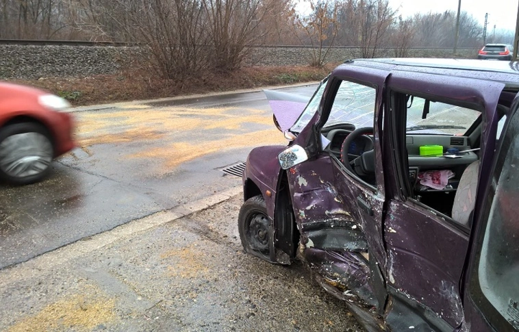Sérültjei is vannak a Besenyői utcában történt balesetnek