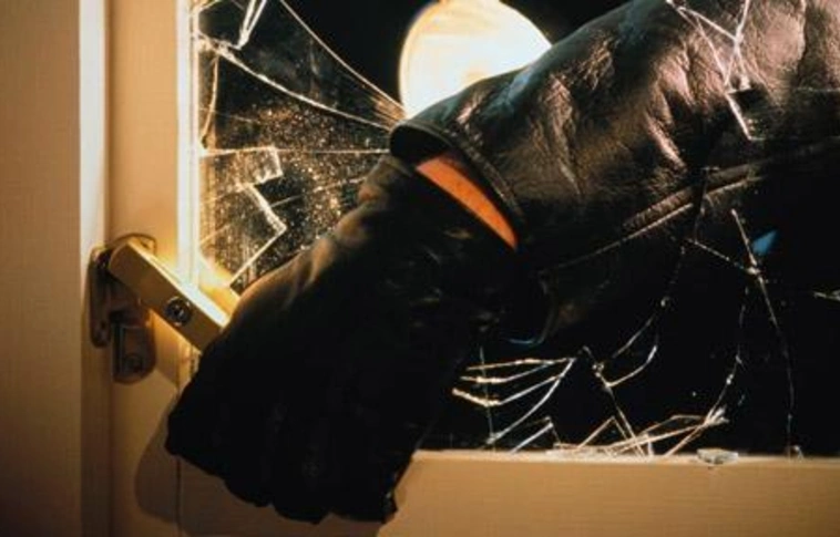 Több mint 3 millió forint értékben loptak el telefonokat