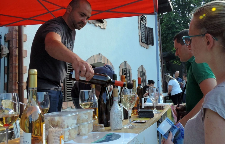 Lesz miről beszélgetni – Kvaterkázzon filmekről, sztárokról az avasi pincékben