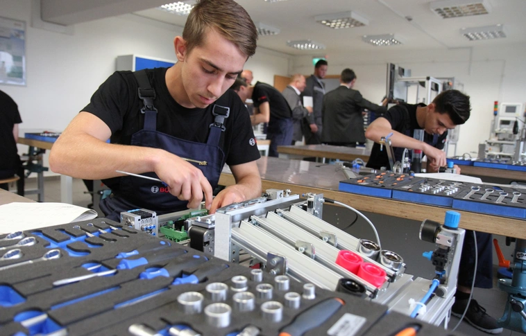 Harminc évesen tíz év gyakorlattal? – A duális képzés ebben is segít