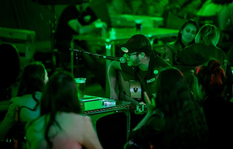 Ezúttal szólóban – Szivák Zsolt akusztik a CineFesten