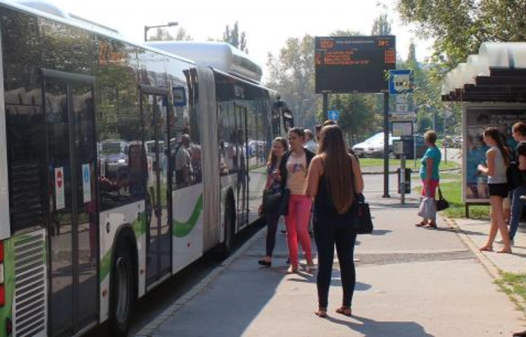 Forgalomlassítás a belvárosban, sűrűbben indul a szorgalmi időszak