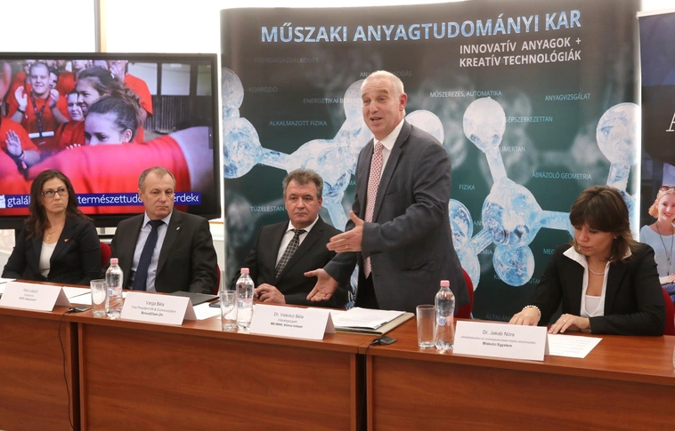 A Miskolci Egyetemen működik a kémia – Vegyipari képzés indul a vegyipar szívében