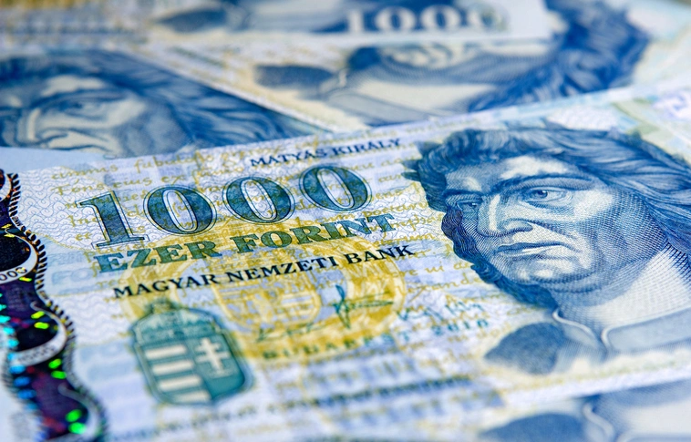 Szerdán lehet utoljára fizetni a régi 1000 forintos bankjegyekkel