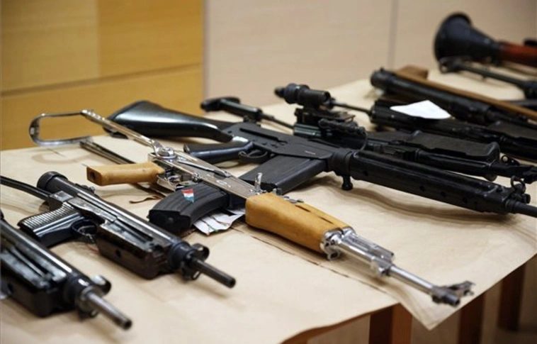 Valóságos lőfegyver- és lőszerraktárra csapott le a TEK (Videóval!)