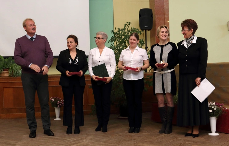 A megyei központi kórház ügyel a munkatársak továbbképzésére