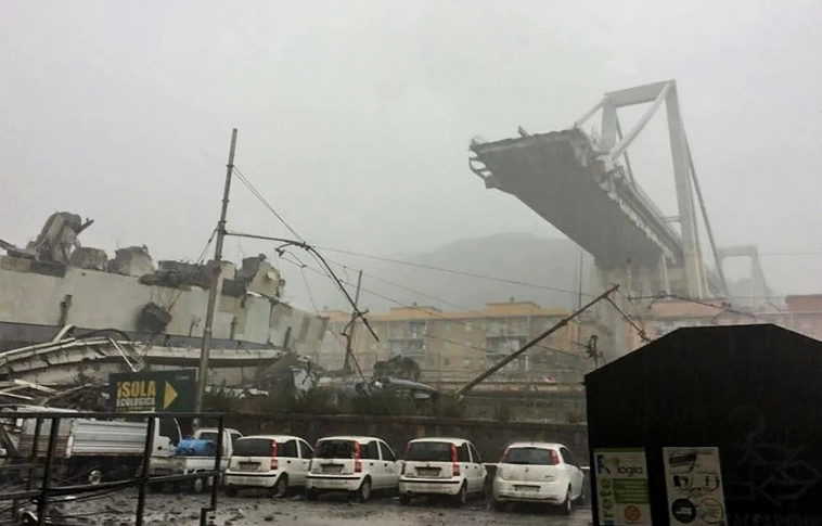 Hídomlás Genovánál: emelkedett a halálos áldozatok száma