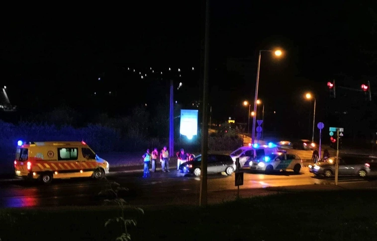 Gyalogosokat gázoltak az egyetemi elágazásnál