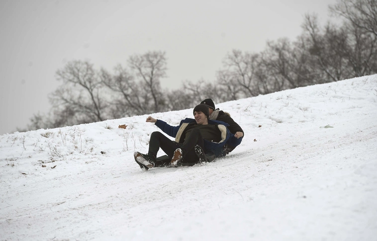 Belepte a hó az országot, keleten figyelmeztetés van érvényben