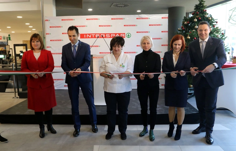 Megújulva, újra kinyit Miskolc belvárosának legnagyobb hipermarketje (Képgalériával!)