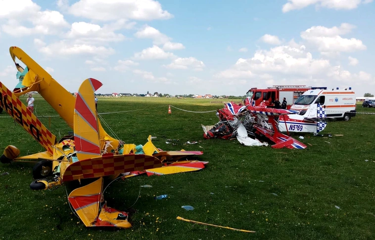 Légiparádéra gyakorló kisrepülőgépek ütköztek