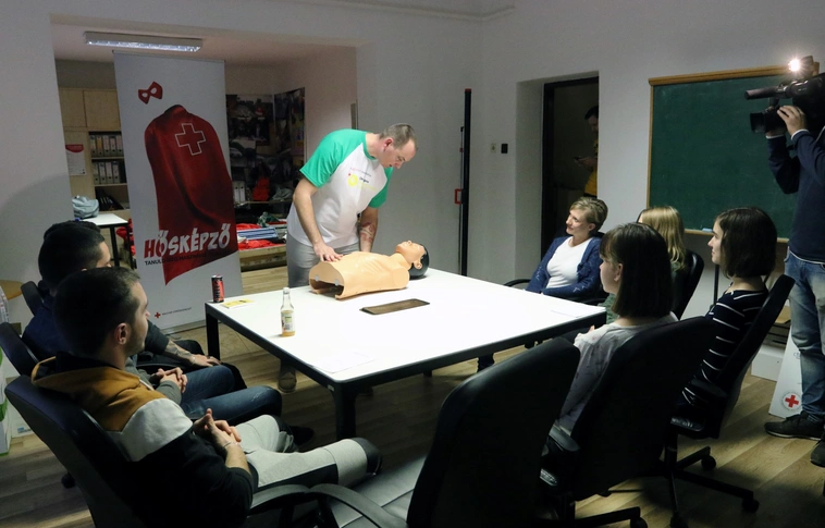 Nem megijedni! – Diákok ismerkedtek az elsősegélynyújtással