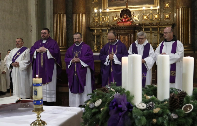 "Hálát érzünk ezért a csodáért" Ezüstmise a minorita templomban (Képgalériával!)