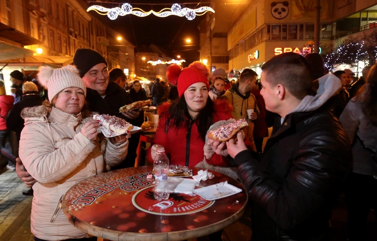 Finom falatok, fergeteges fesztivál februárban – Így buliztunk a Becherovka Miskolci Farsangon