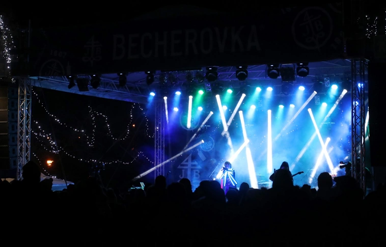 A csípős hideg ellenére is forró volt a hangulat a Becherovka Miskolci Farsang szombati napján