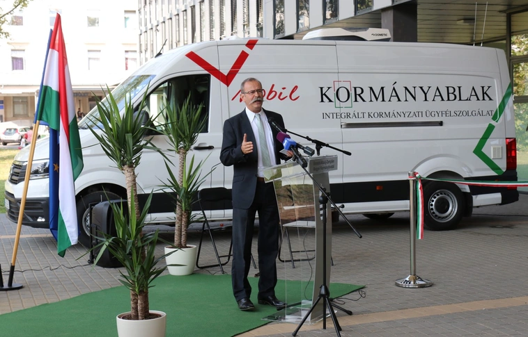 Még közelebb az állampolgárokhoz – Kormányablak Buszt adtak át Miskolcon