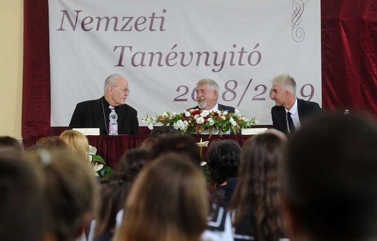 Hivatalosan megnyitották az idei tanévet