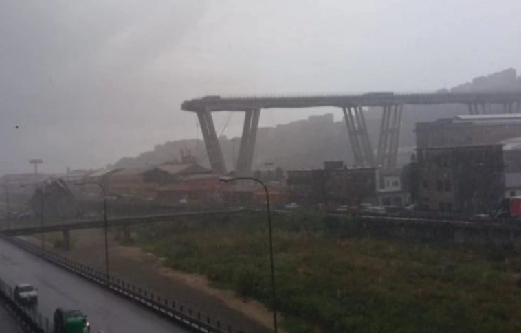 Összeomlott egy autópálya-híd Olaszországban, több tucatnyian meghaltak (Frissítve!)