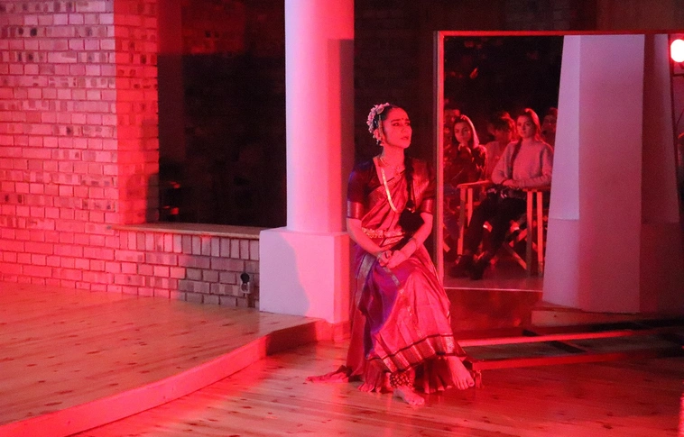 Az istenek dicsérete – Indiai klasszikus táncok Pethő Kincsővel