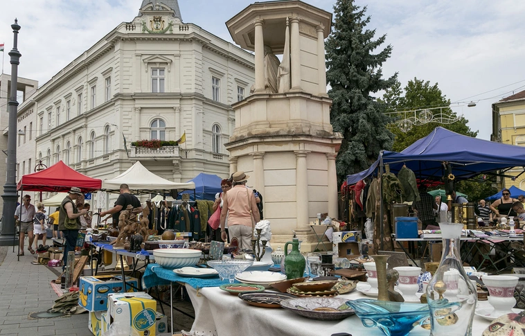 Kánikulában, gyermekkori emlékek nyomában a régiségvásáron