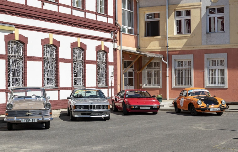 Nagyon retro: gyönyörű autó ritkaságok Miskolcon (Képgalériával!)