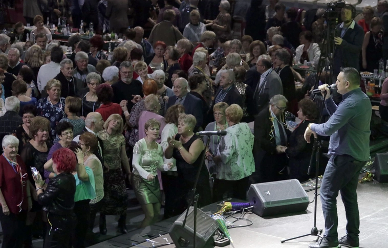 "Ez egy nagyszerű közösség!" – Remek hangulatban búcsúztatták az óévet a miskolci szépkorúak