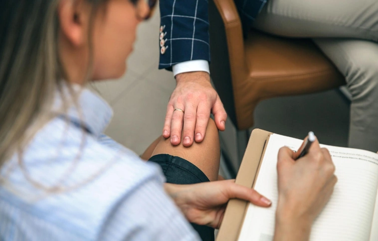 A nők testi egészségében is tartós károkat okoz a szexuális zaklatás