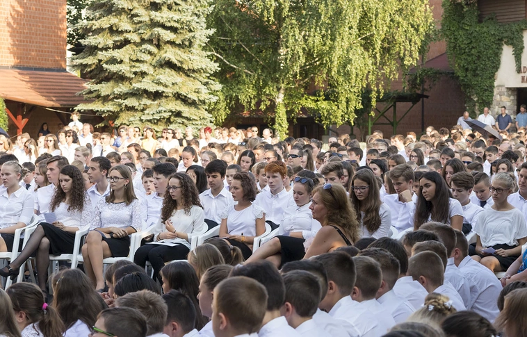Becsöngettek: megkezdődött a tanév a miskolci iskolákban is