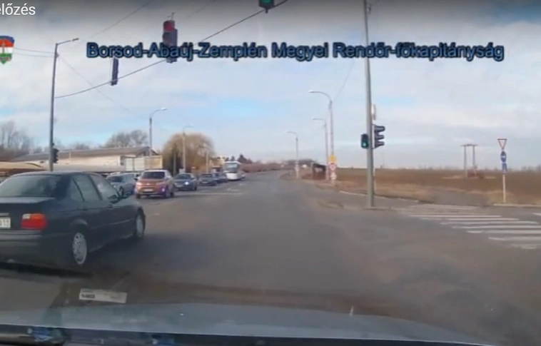 Veszélyes manővereket csinált, pedig jogosítványa sem volt (Videóval!)
