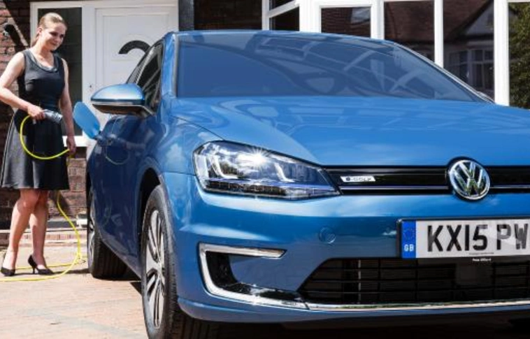 A VW felfüggesztette az elektromos, a hibrid és a gázüzemű autók értékesítését