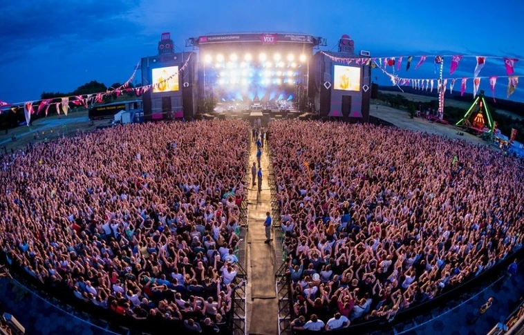 Black Eyed Peas, Cypress Hill, Papa Roach is lesz a VOLT-on