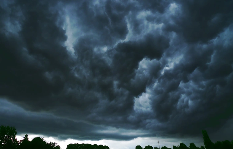 Heves zivatarokra, felhőszakadásra figyelmeztet a meteorológiai szolgálat