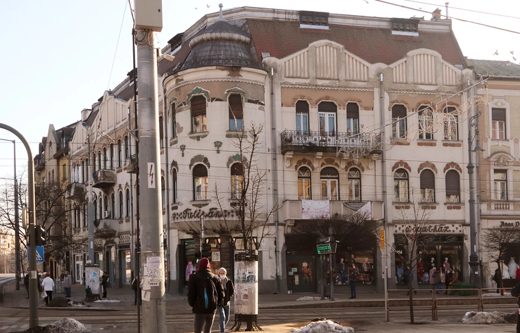 akkor és most. tulipán ház