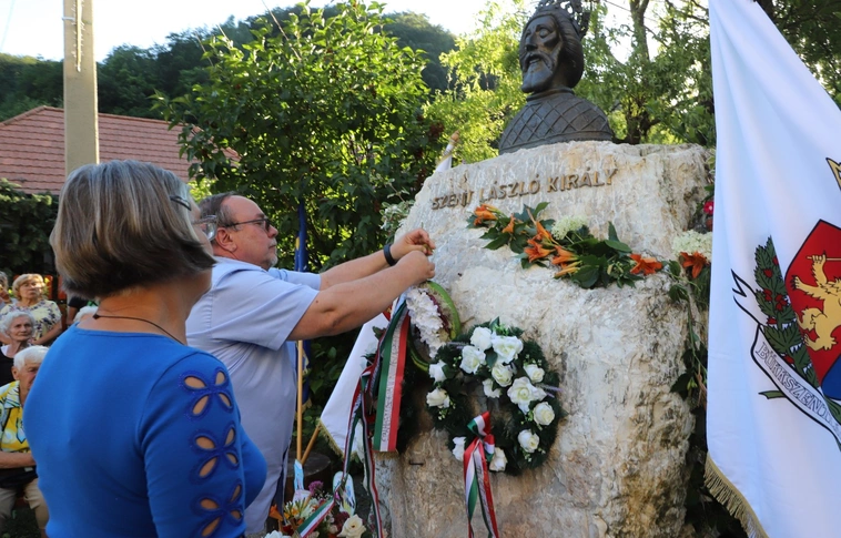 bükkszentlászló koszorúzás