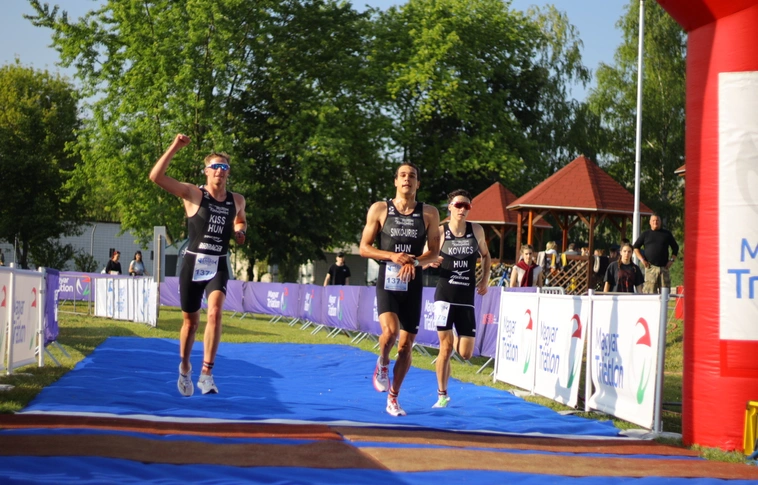 Kiss Gergely (balról), Sinkó-Uribe Ábel és Kovács Gyula a klubcsapat országos bajnokság tavalyi céljában.
