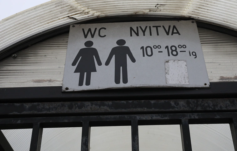 nyilvános illemhely