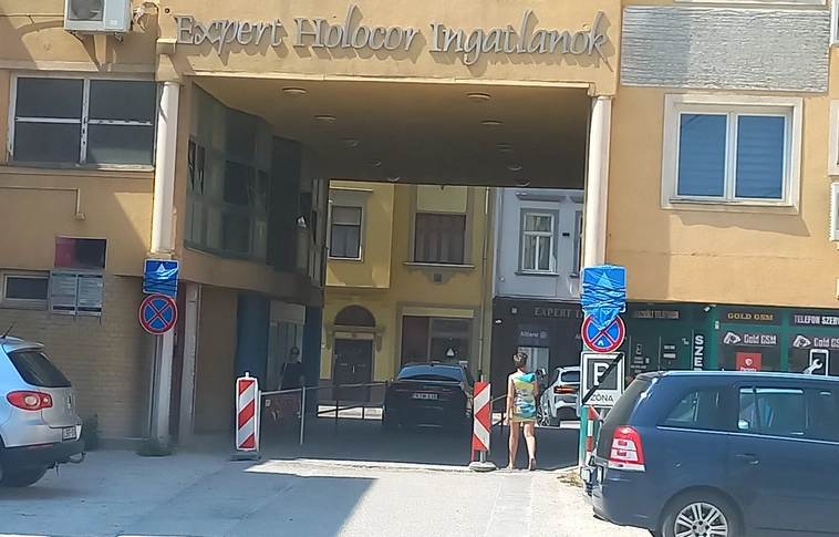 Csöcsös ház közlekedés